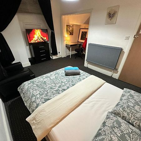 Whitechapel Station Rooms R1 London Eksteriør bilde