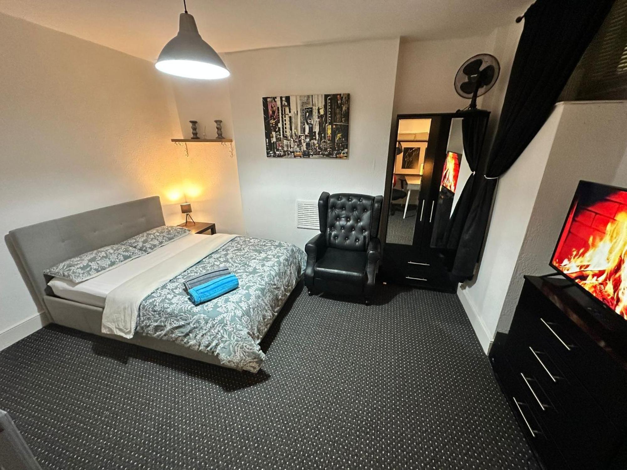 Whitechapel Station Rooms R1 London Eksteriør bilde